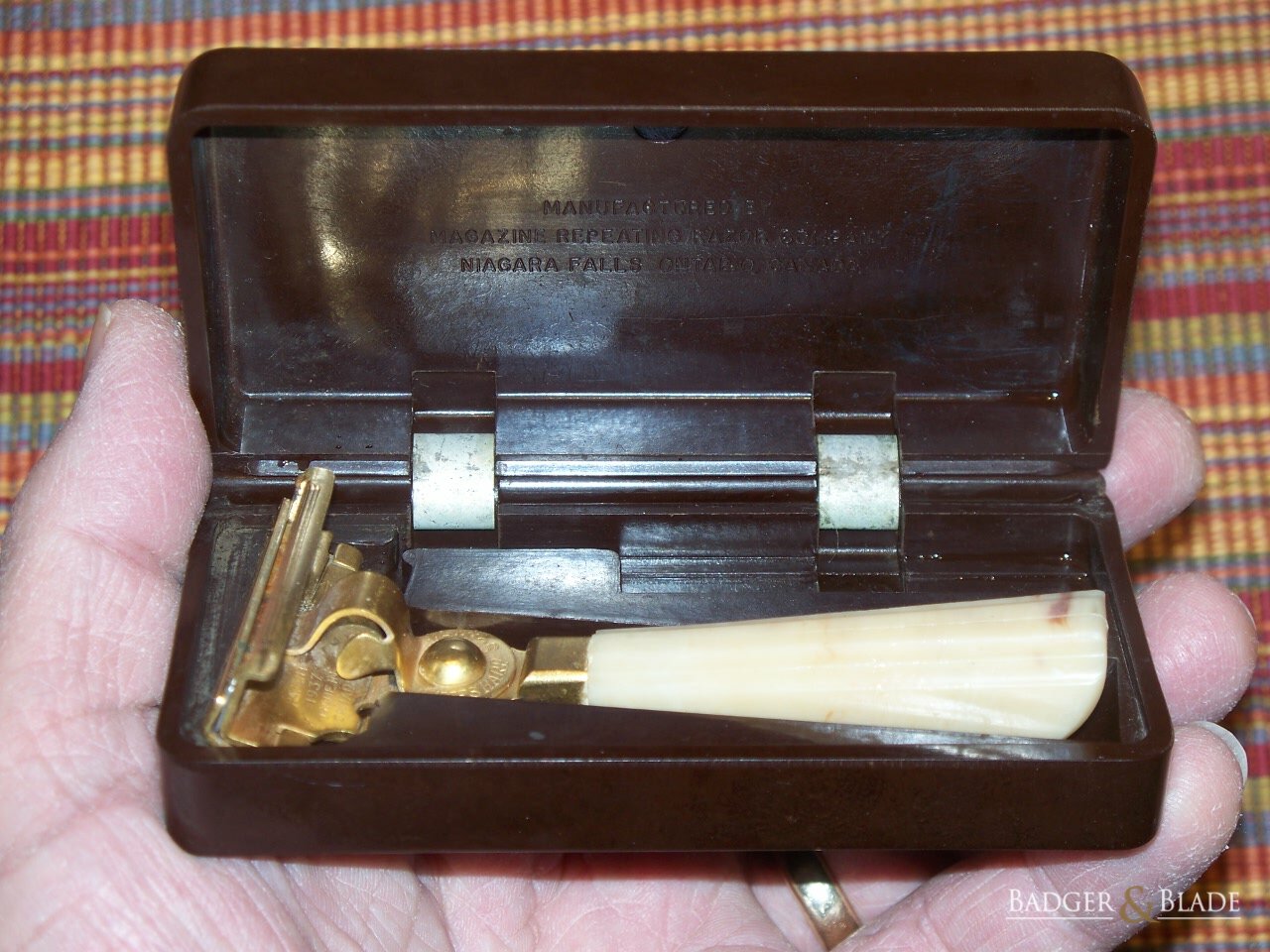 Schick Type E3 open case_6926